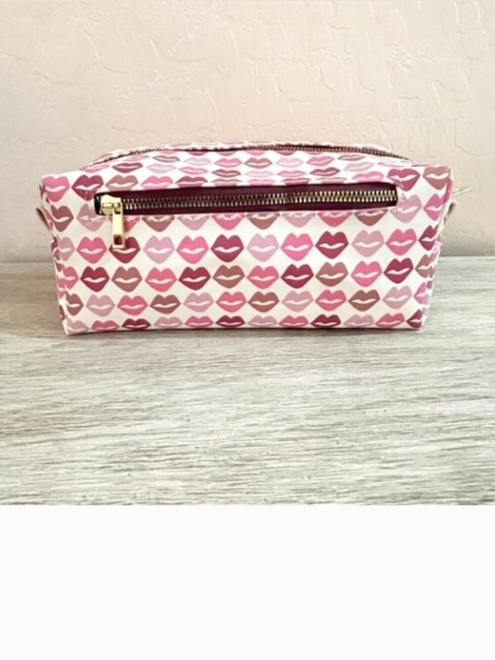 New OCS Designs Makeup Cosmetic Bag White Red Pink Kiss Lips